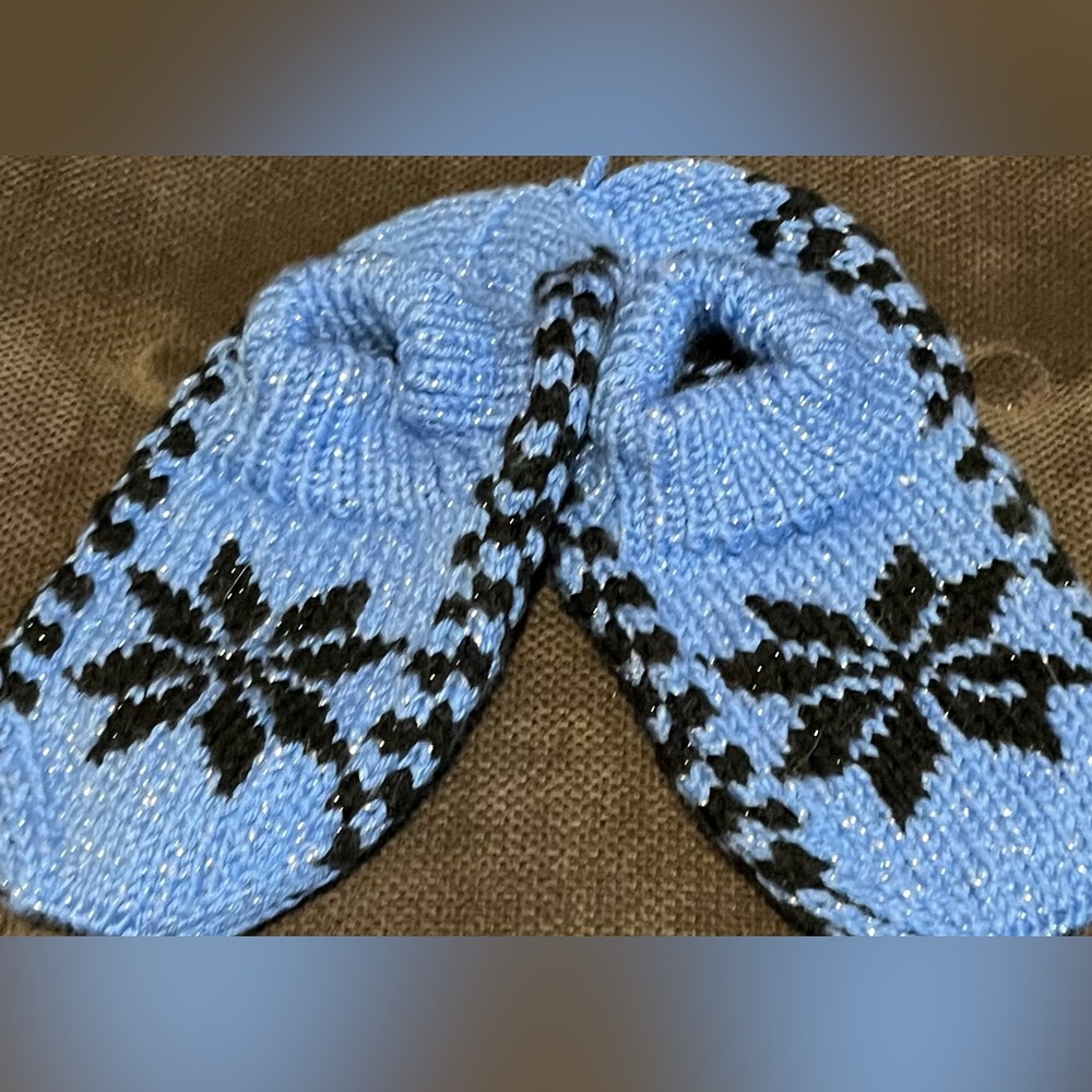 👣New Homemade Knit Blue Sparkle Snowflake Slippers. Fits 6-7.5.